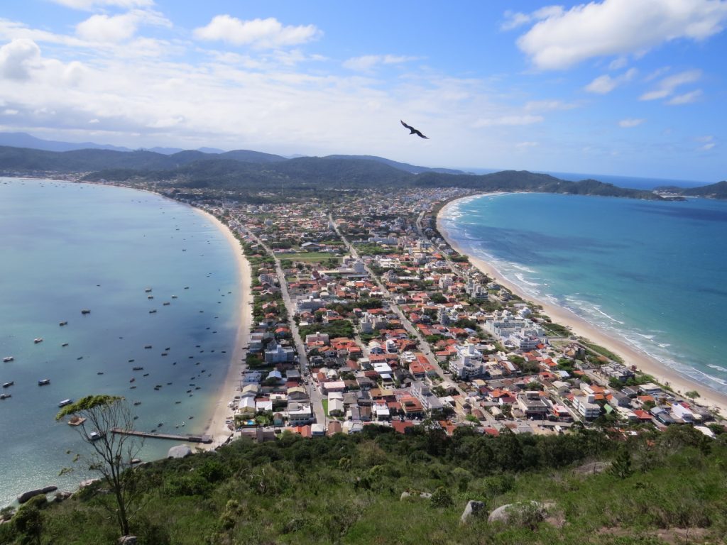 Vista do Mirante Natural do Morro do Macaco. Fonte: Alan Manoel da Silva/Setur Bombinhas