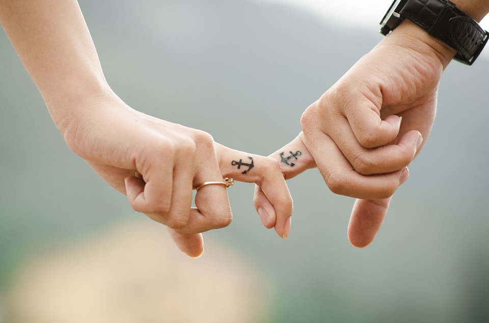 Quatro dicas infalíveis para casais saírem da rotina